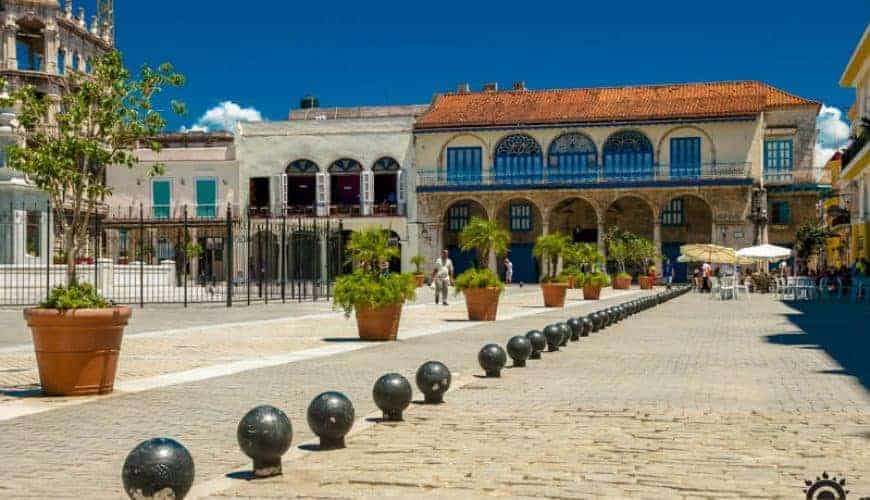 Plaza Vieja - Old Havana Walking tour - travelfab
