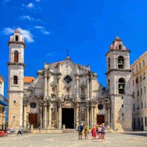 Plaza de la catedral -Old Havana Walking tour - travelfab-3