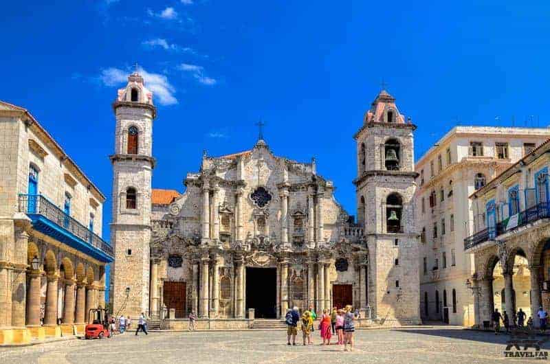 Plaza de la catedral -Old Havana Walking tour - travelfab-3