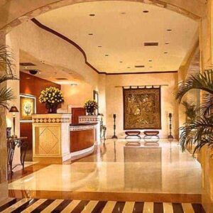 Hotel-Reina-Isabel-Travlefab-reception