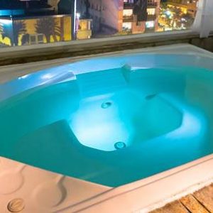 Hotel-nu-House-Travlefab-Bath