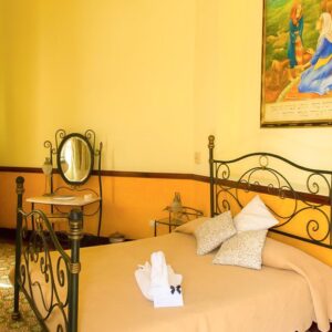 H Raquel - Travelfab-Room2