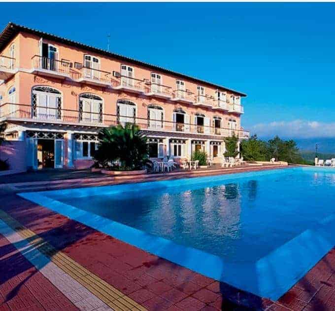 Hotel los Jasmines front